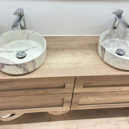 Baño abierto a la habitación mobiliario aja lavabos en porcelana acabado piedra(5)