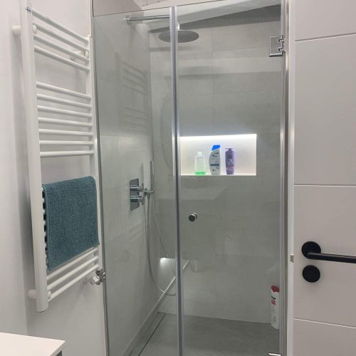 Baño buhardilla mobiliario aja grifería Ramon soler plato de ducha de obra(2)