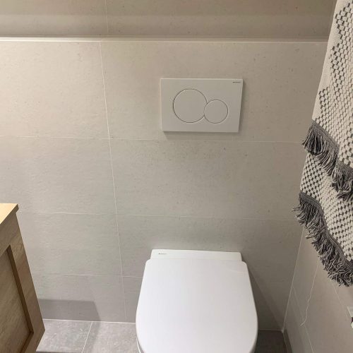 Baño matrimonio mobiliario Aja grifería Ramon Soler