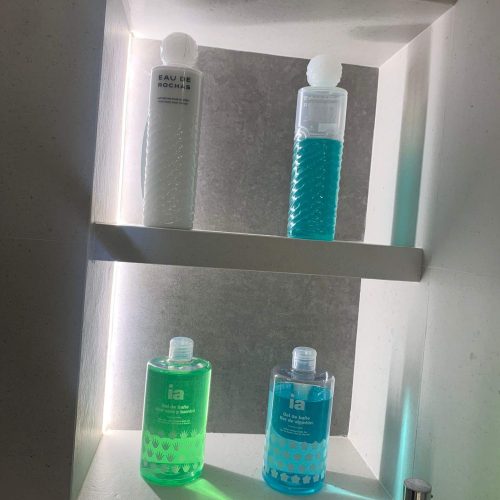 Baño matrimonio mobiliario Aja grifería Ramon Soler(6)