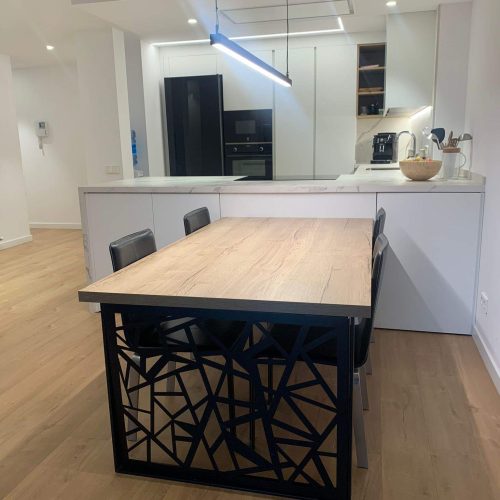 Cocina marca Armony blanco nubola con encimera de Dekton(3)
