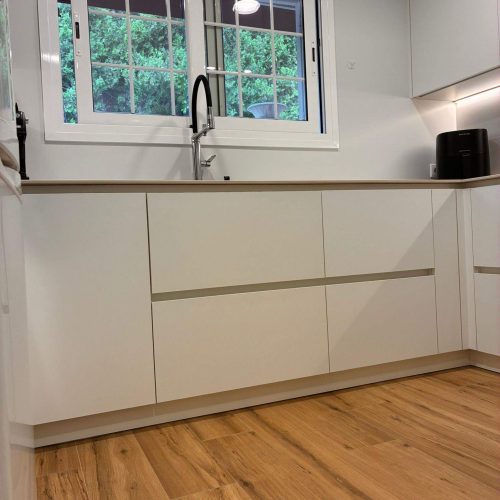 proyecto que hicimos en Badalona . Cocina dos baños y aseo, para que se ponga en ella página web